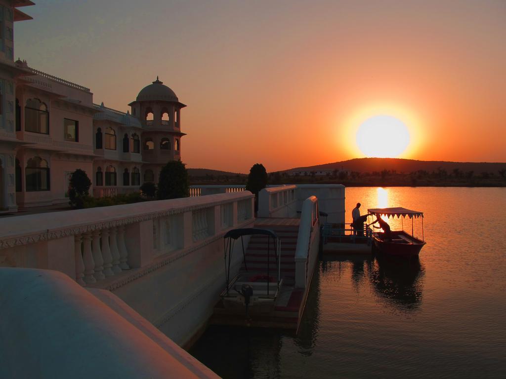 Juesta Lake Nahargarh Palace, Chittorgarh Pārsoli Exterior foto